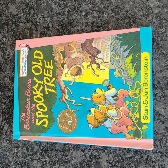 The Berenstain Bears and the Spooky Old Tree Book - Picture 1 of 8
